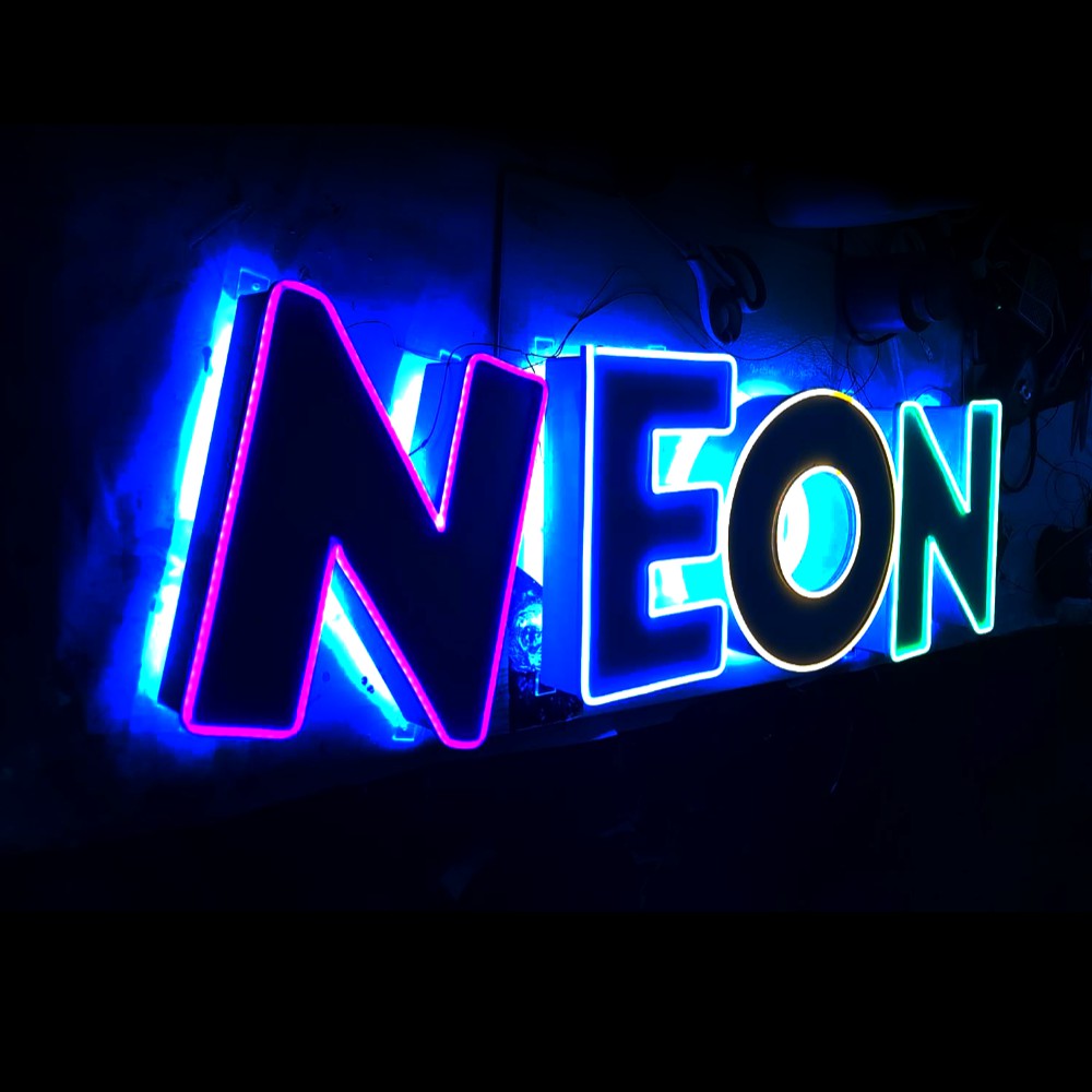 Letrero luminosos hecho con tiras de Neon Flex